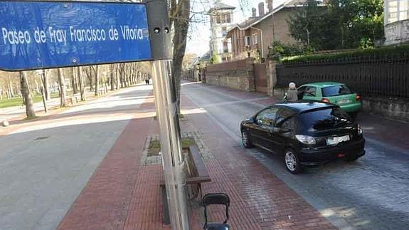 Tráfico blinda el Paseo de Fray Francisco al exceso de vehículos