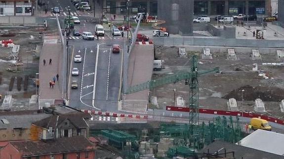 El puente de Gehry ya es la única vía de acceso a pie y en coche a Zorrozaurre