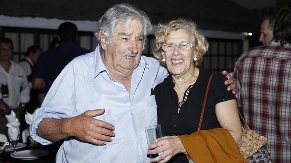 Carmena y Mujica, de paseo por Uruguay en el 'escarabajo'