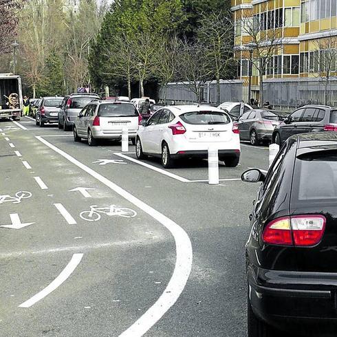 Padres de San Viator denuncian el «caos» del nuevo carril-bici
