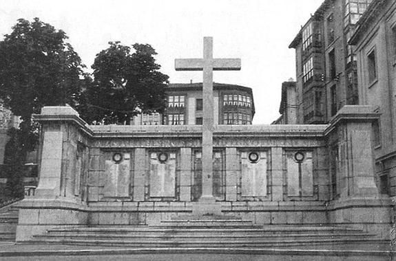 El demolido monumento franquista a los caídos en Vitoria