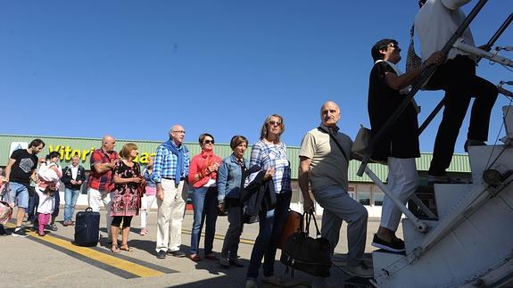 Foronda acogerá 111 vuelos del Imserso a Mahón, Palma y Tenerife