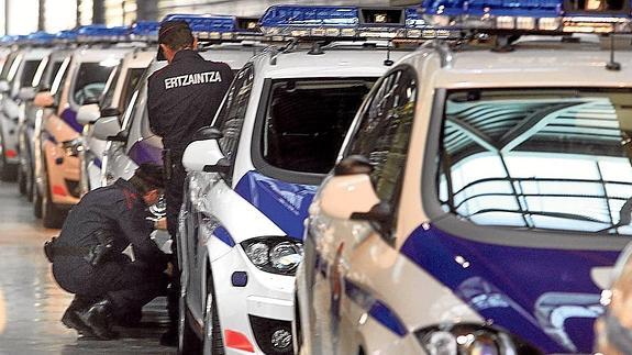 La Ertzaintza multará a Seat por su demora en entregar 80 coches patrulla