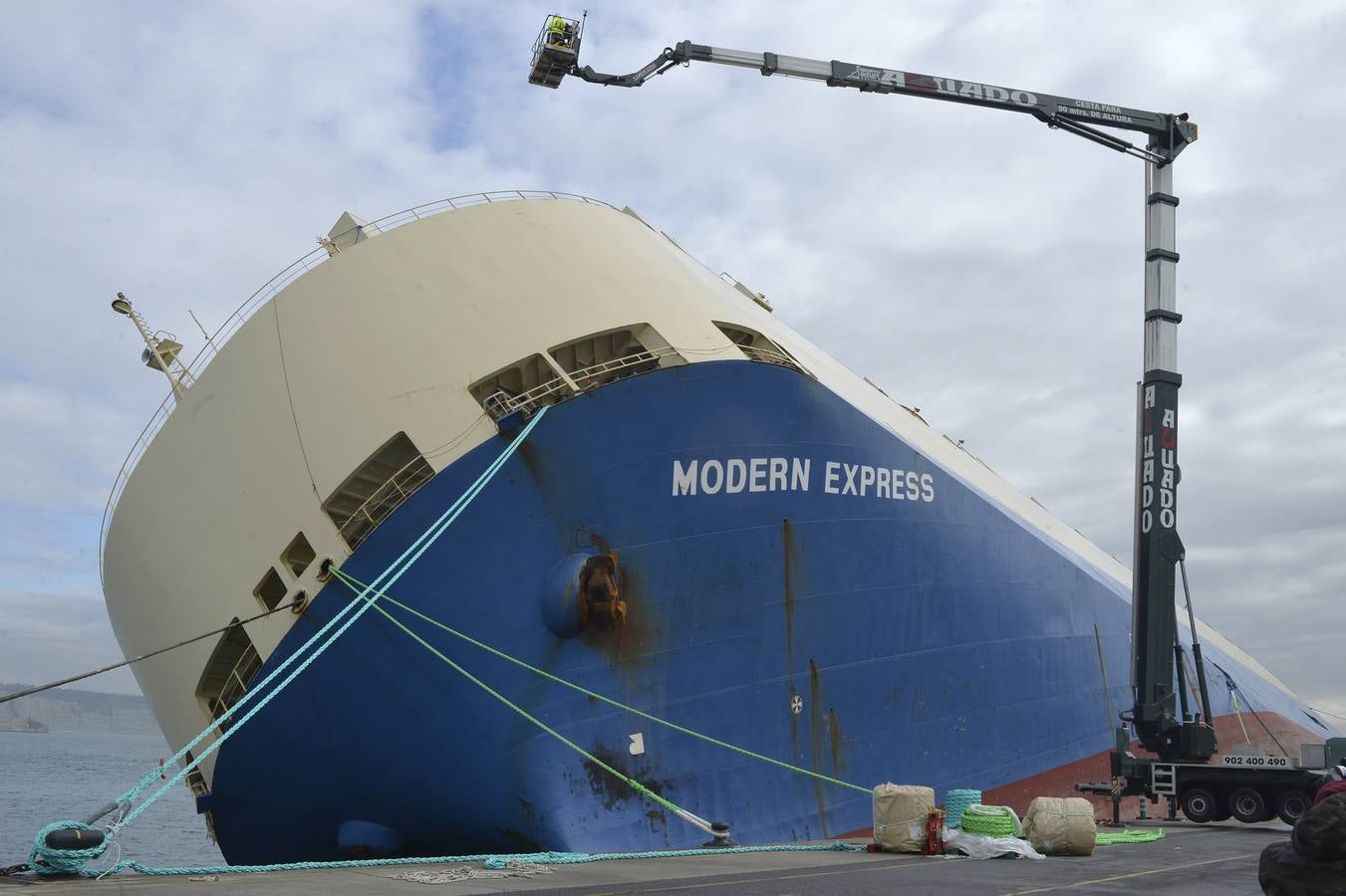 La Interpol pide informes sobre la carga del 'Modern Express' tras la denuncia de Gabón