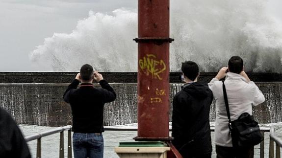 Alerta naranja por riesgo marítimo-costero para la navegación el lunes y martes