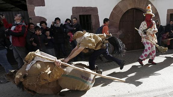 «Me introdujo un palo entre las piernas», dice la cámara víctima de un ataque sexista en Navarra