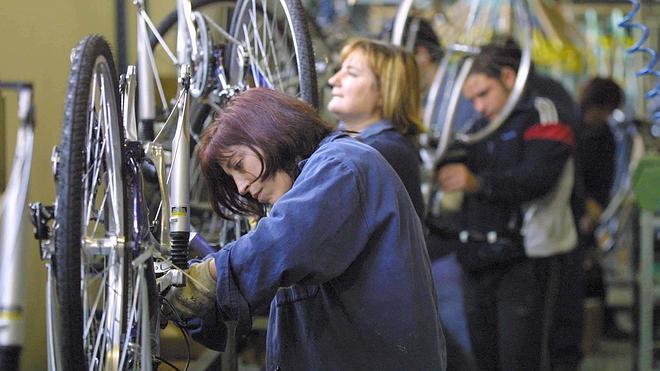 El empleo femenino resiste la crisis en Euskadi y gana estabilidad