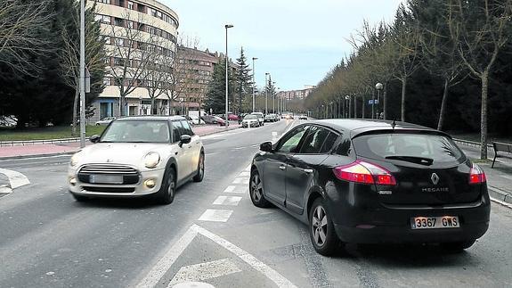 El Ayuntamiento habilita un giro bajo el puente de Pedro de Asúa, pero deja a los vecinos a medias