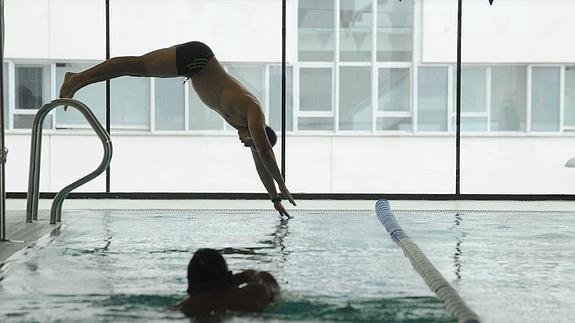 Quejas en Zabalgana por la escasa profundidad de la piscina del centro cívico