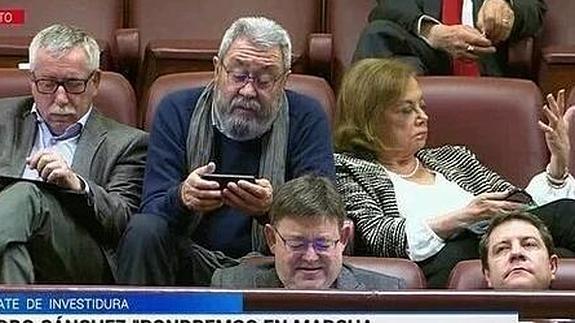 La imagen del debate de investidura que indigna a las redes sociales