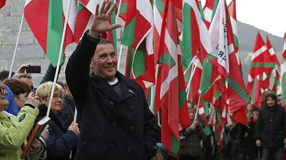 Víctimas del terrorismo, indignadas con la liberación de Otegi