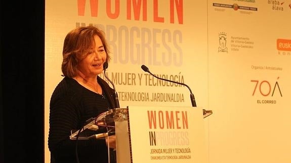 «Hay que trabajar en que las niñas aprendan a hacer y a emprender»