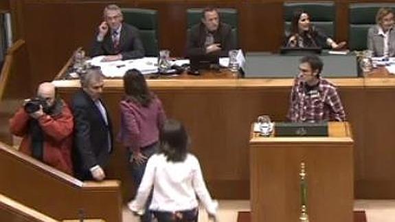 Insultos y expulsiones en el Parlamento vasco a consecuencia de una moción sobre los sucesos del 3 de marzo