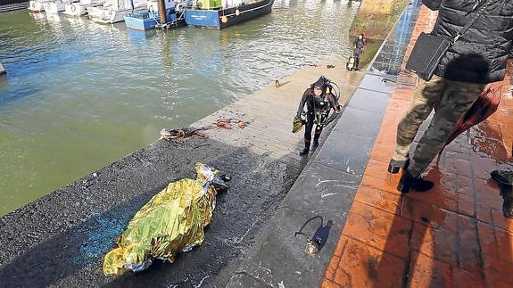 Muere un vecino de Mungia al caer con su furgoneta al puerto de Armintza
