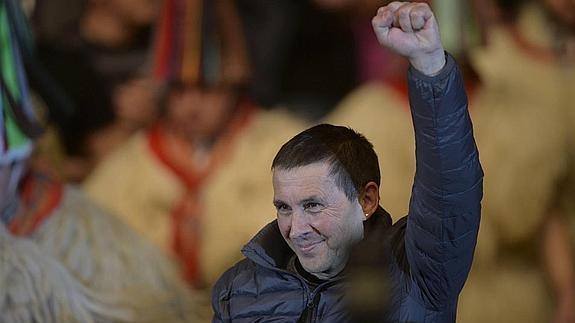 Otegi hace guiños a Podemos para abrir un «segundo frente» independentista en Euskadi