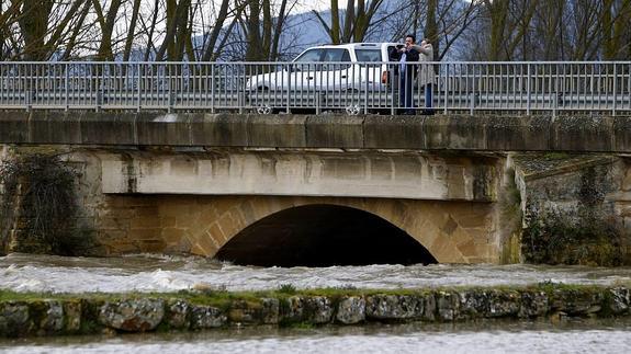 Álava, pendiente de la lluvia ante la posibilidad de nuevas crecidas en sus ríos