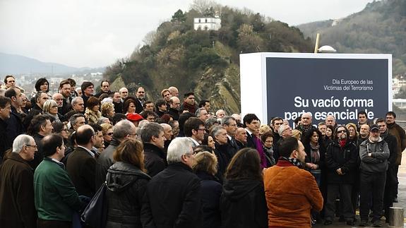 Instituciones y partidos vascos se unen para homenajear a las víctimas del terrorismo