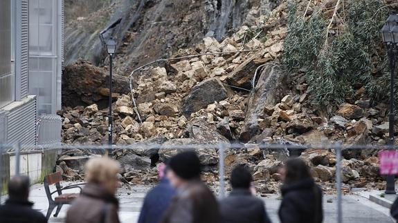 El Gobierno vasco cree que la ladera de Ondarroa «se va a caer», pero desconoce «cuándo y cómo»