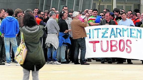 Amurrio contiene el aliento por Tubos