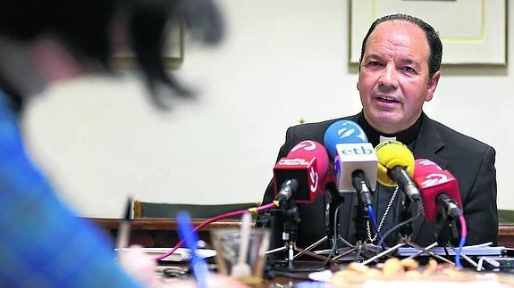 «Los curas somos mileuristas»