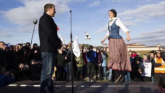 «¿Se imagina a una trabajadora de TVE bailando un aurresku a Amedo?»