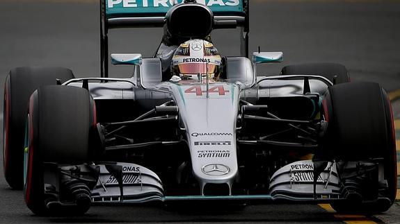 Hamilton se lleva la 'pole' con Sainz 7º y Alonso 12º