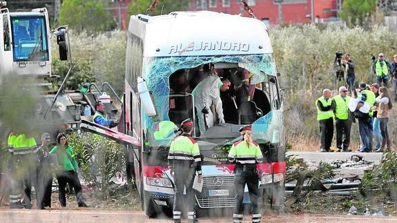 Ninguna de las trece víctimas del autobús siniestrado llevaba puesto el cinturón de seguridad