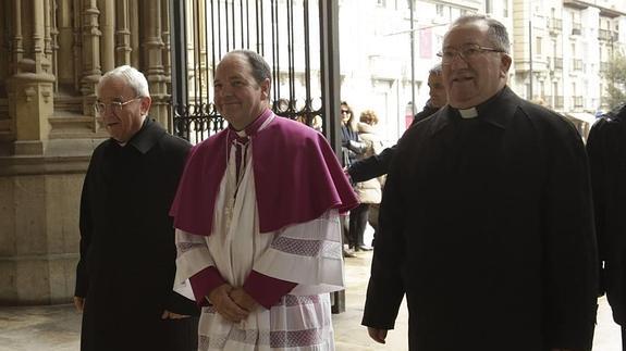 El obispo Elizalde condena el ataque de Bélgica y el de la mezquita de Zabalgana