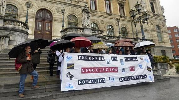 La huelga de los forenses vizcaínos logra un seguimiento masivo el primer día
