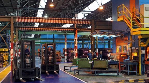 La industria tira del mercado laboral vasco con 5.100 empleos creados en un año