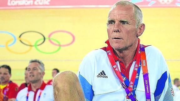 Cae el 'Mourinho' del ciclismo británico