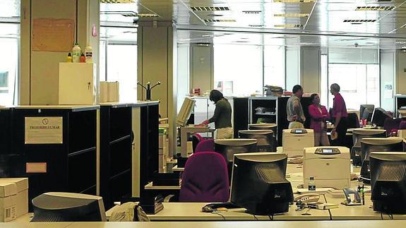 El hábito del papel demora la conexión digital entre abogados y jueces vascos