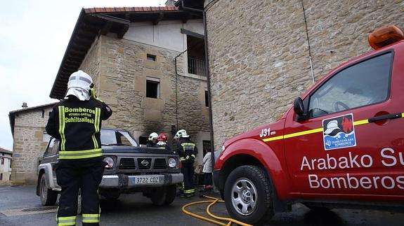 Álava convocará dos OPES para contratar 137 bomberos en tres años