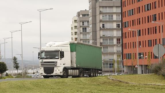 Una «autovía» debajo de casa en Zabalgana
