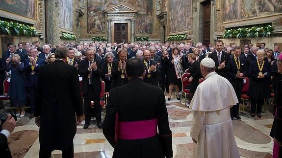 Hora y media del Papa con cristianos de la izquierda