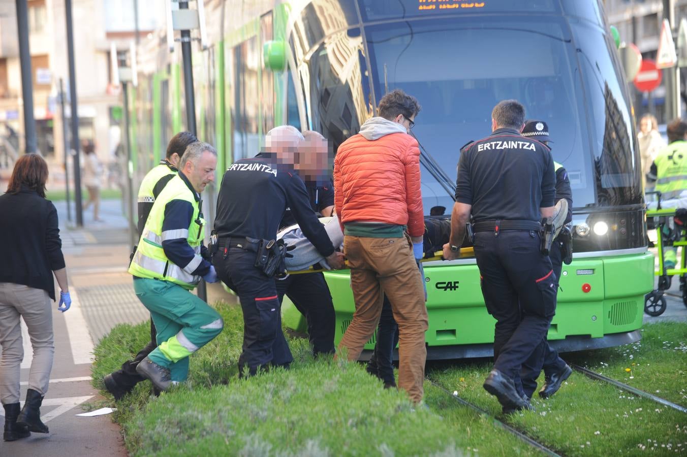 Ciclistas y peatones avisan de la peligrosidad del cruce donde fue arrollado Asier