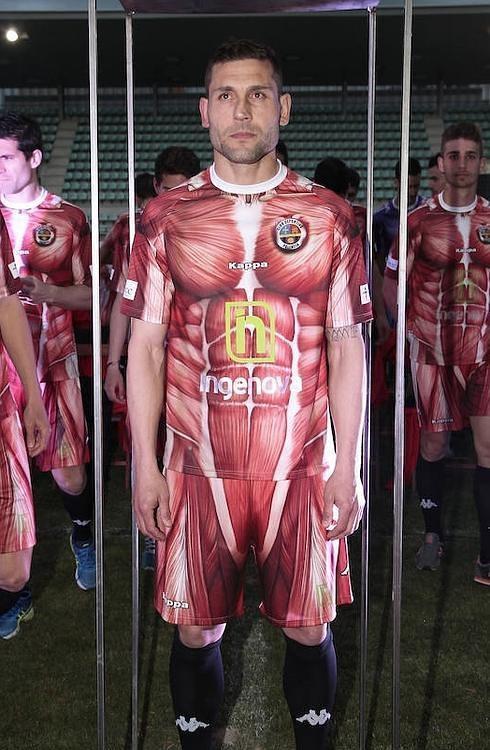 El Deportivo Palencia saca músculo con su nueva equipación