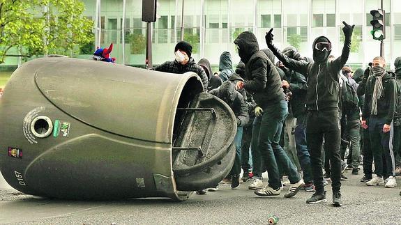 La reforma laboral 'a la española' que fractura a la izquierda francesa