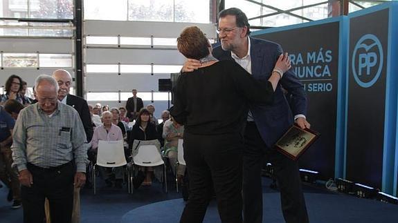 Rajoy asegura en Durango que Otegi y Arraiz «no tendrán nunca la razón legal ni moral»