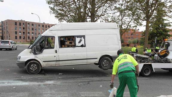 El tranvía colisiona con una furgoneta en Abetxuko