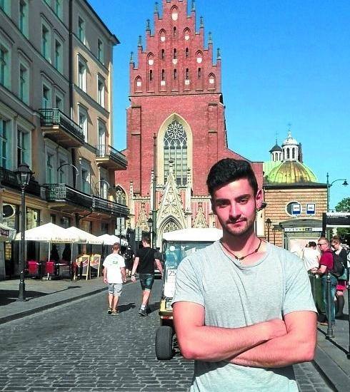 «Por la epilepsia he sufrido mucho desde niño, mis compañeros me dejaron solo»