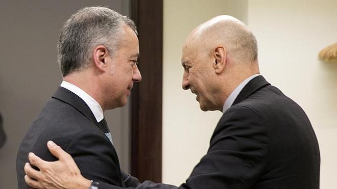 Ares se despide del Parlamento recordando a las víctimas del terrorismo