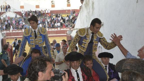 El Fandi y Castella, a hombros en Haro