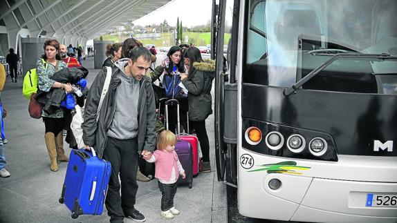 Vitoria tendrá en julio y agosto dos nuevas frecuencias de autobús para conectar con Loiu