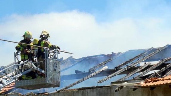 Arde una casa abandonada junto a la carretera que une Sopela con Urduliz