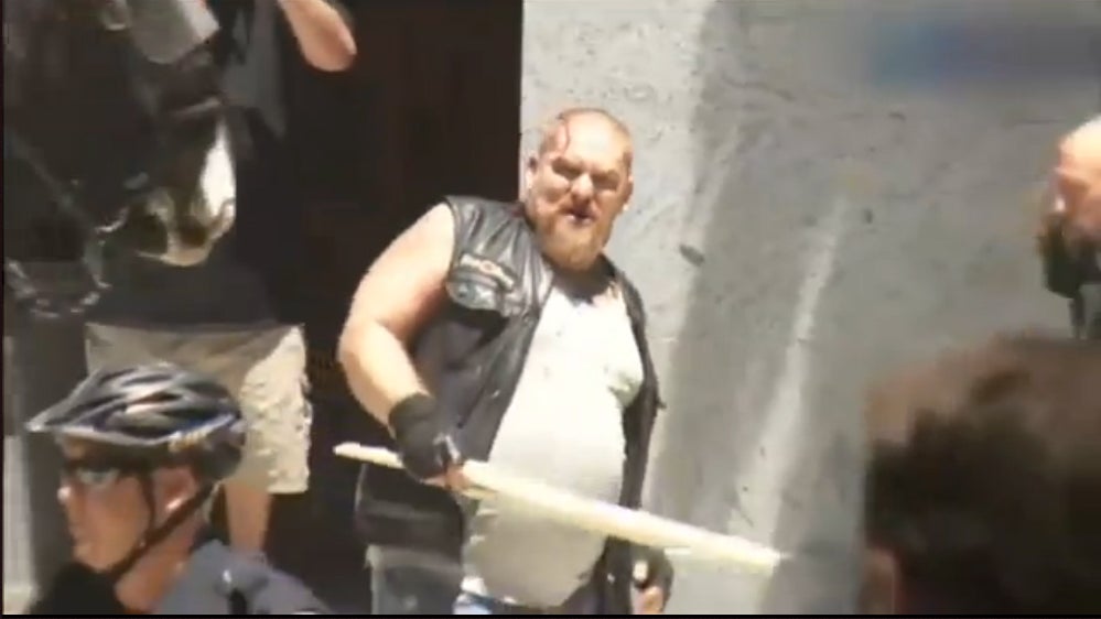 Diez heridos tras una batalla campal entre neonazis y antifascistas en Sacramento