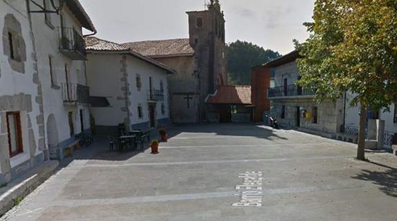 Amoroto deberá colocar la bandera española en un lugar «destacado y visible»