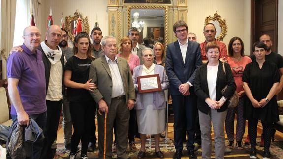 Vitoria rinde homenaje a un etarra asesinado por el Batallón Vasco Español