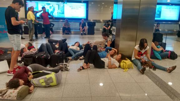 Un vasco testigo de la matanza: «Queríamos huir hacia cualquier sitio, pero el aeropuerto era una ratonera»