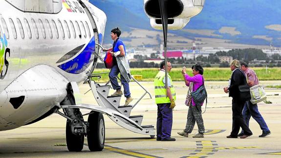 Aena comunica a Air Nostrum que no puede atender los vuelos de verano